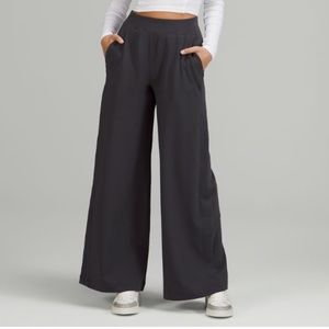 Lululemon LA wide leg pant